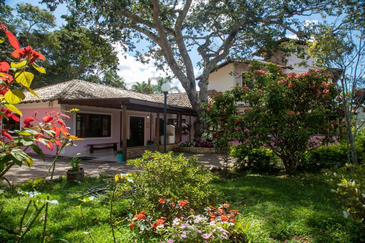 Pousada Casa Rosa Алту-Параизу-ди-Гояс Экстерьер фото